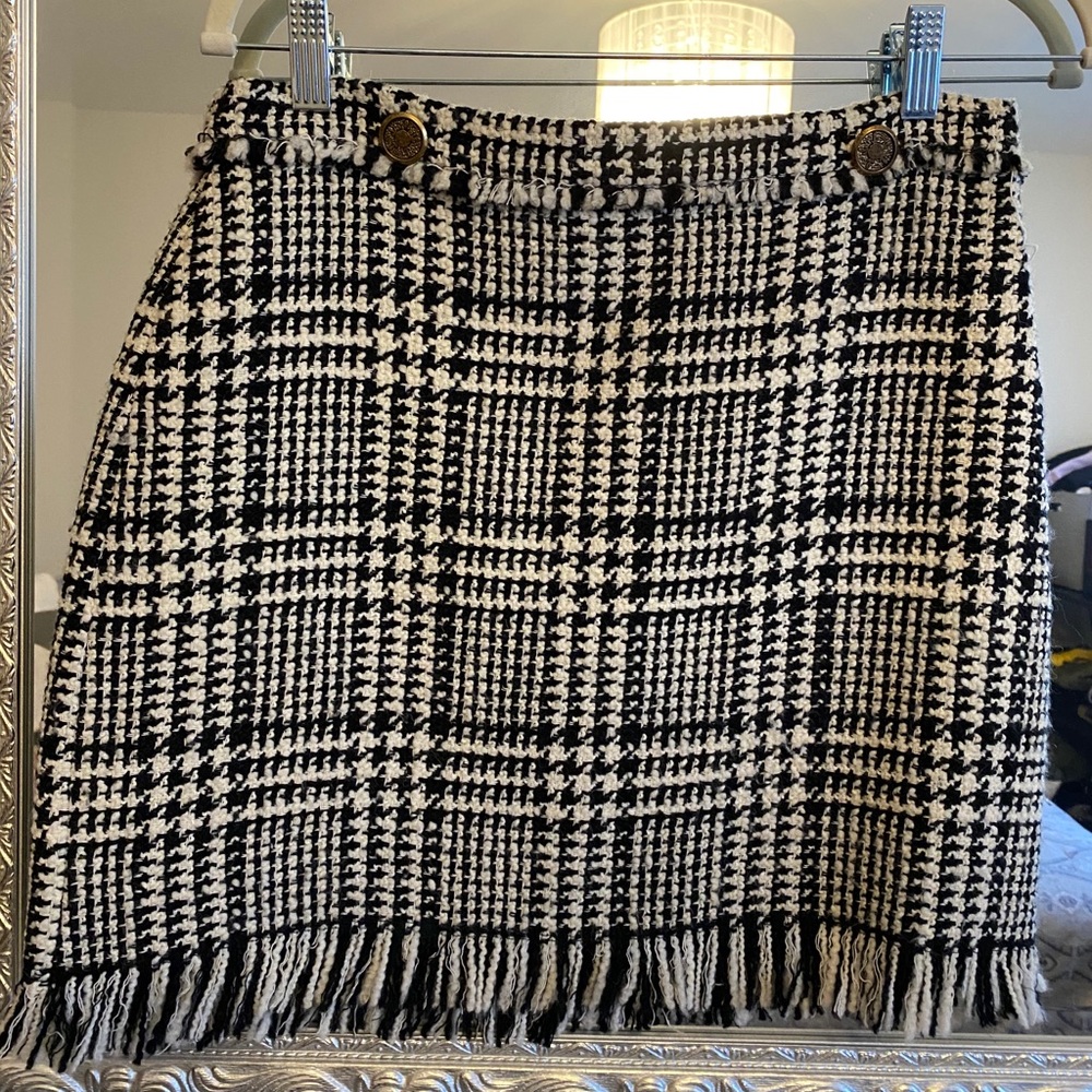 Zara tweed skirt with gold button detail ✨✨